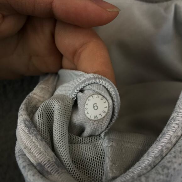 Lululemon Power Pose Tank Light Support A/B Size 6 Jasmine - Picture 9 of 10